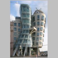 Frank Gehry, Dancing House, Praha, photo by Chosovi on Wikipedia.JPG